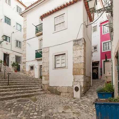 Alfama's Nest Apartment